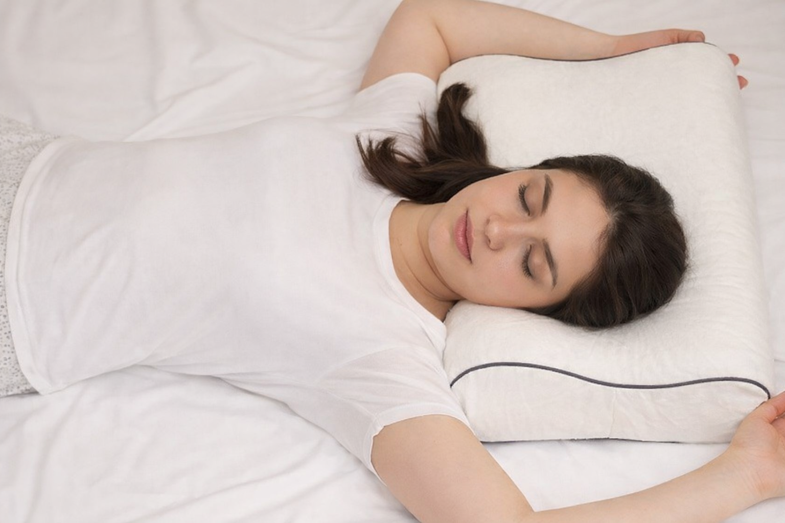 Get Rid of Neck Pain by Using a Cervical Pillow